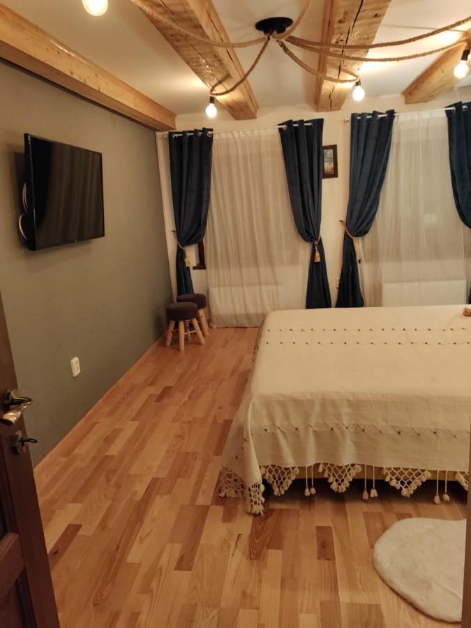 Apartamento Evelyn'S Place Braşov Exterior foto
