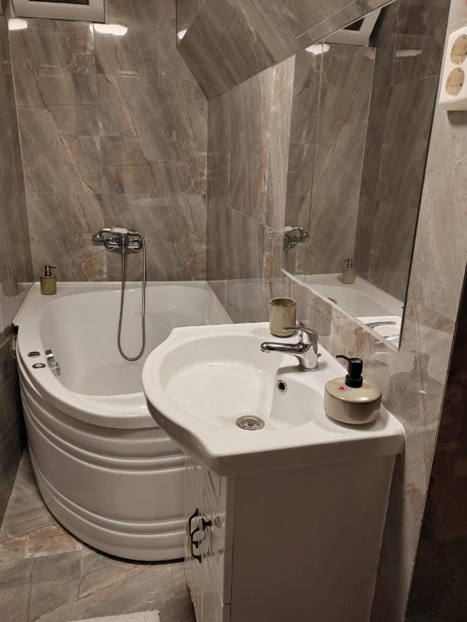 Apartamento Evelyn'S Place Braşov Exterior foto